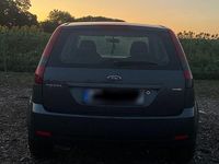 Gebraucht Ford Fiesta Ghia 68 PS (50 kW) 2004 Andere farben Kleinwagen