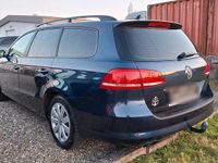Gebraucht VW Passat 140 PS (102 kW) 2013 Blau Kombi