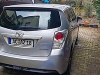 Gebraucht Toyota Verso Skyview Edition 111 PS (81 kW) 2014 Silber Van / Kleinbus