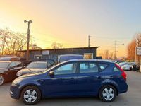 Gebraucht Kia Ceed 105 PS (77 kW) 2011 Blau Kleinwagen