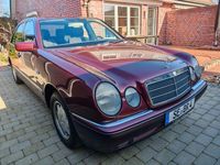 Gebraucht Mercedes E230 Elegance 150 PS (110 kW) 1995 Rot Limousine