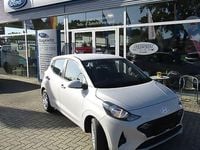 Gebraucht Hyundai i10 Select 63 PS (46 kW) 2024 Lumen grey / mic Kleinwagen