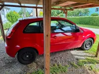 Gebraucht Ford Fiesta Ambiente 60 PS (44 kW) 2008 Rot Kleinwagen