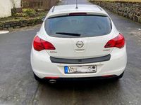 Gebraucht Opel Astra 140 PS (102 kW) 2012 Weiß Limousine