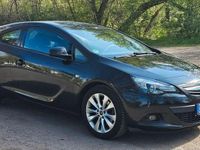 Używany Opel Astra GTC Edition 101 KM (74 kW) 2012 Czarny Sedan/Limuzyna