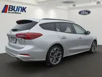 Gebraucht Ford Focus ST-Line X 155 PS (114 kW) 2022 Moodust silver met. Limousine