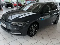 Gebraucht VW Golf VII Life 150 PS (110 kW) 2021 Delfingrau metallic Kleinwagen