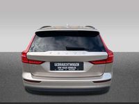 Gebraucht Volvo V60 Core 163 PS (119 kW) 2023 Bright dusk / metallic Kombi