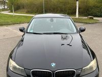 Gebraucht BMW 318 143 PS (105 kW) 2010 Schwarz Limousine