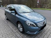 Gebraucht Mercedes B200 156 PS (114 kW) 2012 Blau Van / Kleinbus