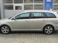 Gebraucht Toyota Avensis Sol 129 PS (94 kW) 2005 Light olive mica metallic Kombi