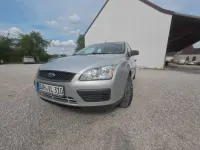 Używany Ford Focus Trend 80 KM (58 kW) 2005 Srebrny Sedan/Limuzyna