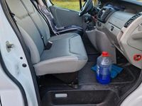 Second-hand Renault Trafic 82 CP (60 kW) 2005 Alb Monovolum