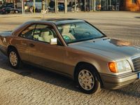 Gebraucht Mercedes E220 150 PS (110 kW) 1995 Gold Coupé