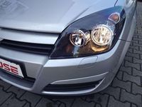 Gebraucht Opel Astra Enjoy 80 PS (58 kW) 2004 Silbermetallic Kombi