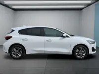 Gebraucht Ford Focus Titanium 125 PS (91 kW) 2023 Weiß Limousine