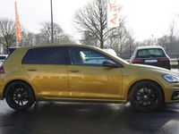 Gebraucht VW Golf VII R 300 PS (220 kW) 2019 Kurkumagelb metallic Limousine