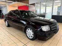 Używany Mercedes E500 326 KM (239 kW) 1991 Purpurowy Sedan/Limuzyna