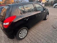 Gebraucht Hyundai i20 78 PS (57 kW) 2011 Schwarz Kleinwagen