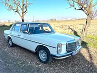 Gebraucht Mercedes 200 55 PS (40 kW) 1975 Weiß Limousine