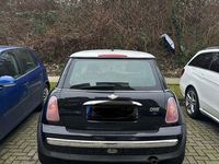 Begagnad Mini ONE 90 HK (66 kW) 2003 Svart Halvkombi