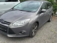 Gebraucht Ford Focus 100 PS (73 kW) 2014 Grau Kombi