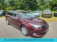 Gebraucht Toyota Avensis Life 124 PS (91 kW) 2013 Rot Kombi