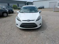 Gebraucht Ford Fiesta Trend 60 PS (44 kW) 2011 Weiß Kleinwagen
