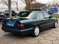 Gebraucht Mercedes E280 193 PS (141 kW) 1995 Grün Limousine