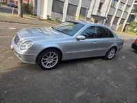 Gebraucht Mercedes E220 150 PS (110 kW) 2003 Silber Limousine
