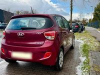 Gebraucht Hyundai i10 87 PS (63 kW) 2014 Rot Kleinwagen