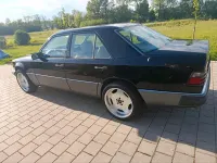 Gebraucht Mercedes E260 160 PS (117 kW) 1990 Schwarz Limousine