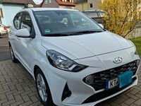 Gebraucht Hyundai i10 Trend 84 PS (61 kW) 2023 Weiß Kleinwagen
