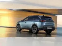 Neu Peugeot 5008 144 PS (105 kW) 2026 Blau (ingaro blau) SUV