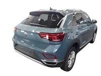 Gebraucht VW T-Roc Style 150 PS (110 kW) 2024 Blau (petroleum blue metallic) SUV