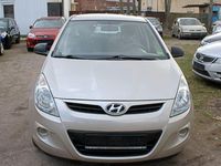 Gebraucht Hyundai i20 Classic 77 PS (56 kW) 2010 Silber Kleinwagen