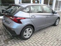 Neu Hyundai i20 79 PS (58 kW) 2025 Blau Limousine