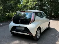Gebraucht Toyota Aygo 69 PS (50 kW) 2015 Weiß Kleinwagen