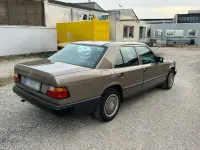 Gebraucht Mercedes 230 132 PS (97 kW) 1986 Braun Limousine