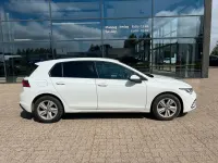 Gebraucht VW Golf VIII Life 131 PS (96 kW) 2022 Weiß Limousine