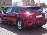 Gebraucht Ford Focus Cool & Connect 150 PS (110 kW) 2020 Rubyrot (metallic) Limousine