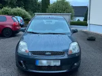 Gebraucht Ford Fiesta 69 PS (50 kW) 2007 Grau Kleinwagen