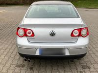 Gebraucht VW Passat 140 PS (102 kW) 2006 Silber Limousine