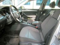 Gebraucht VW Passat 122 PS (89 kW) 2022 Grau Kombi