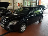 Gebraucht Kia Rio 95 PS (69 kW) 2010 Schwarz Kleinwagen