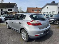 Gebraucht Renault Mégane III 101 PS (74 kW) 2013 Platingrau Kleinwagen