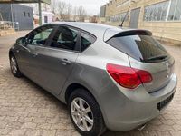 Gebraucht Opel Astra Design Edition 140 PS (102 kW) 2011 Grau Limousine