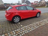 Gebraucht Opel Astra Active 140 PS (102 kW) 2013 Rot Limousine