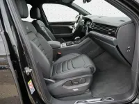 Gebraucht VW Touareg R-line 231 PS (169 kW) 2025 Grenadillschwarz metallic SUV
