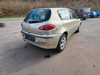 Gebraucht Alfa Romeo 147 115 PS (84 kW) 2004 Gold Kleinwagen